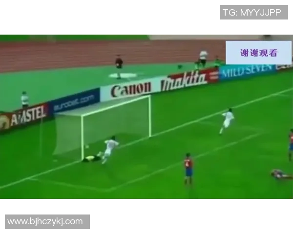 足球巨星纵横赛场风采 展现巅峰技术与不屈精神 足球巨星纵横赛场风采 展现巅峰技术与不屈精神