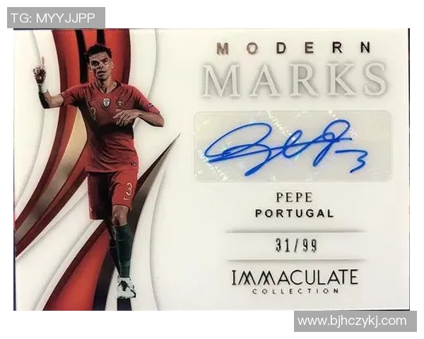 女生盲抽足球球星卡惊喜不断现场氛围欢乐十足